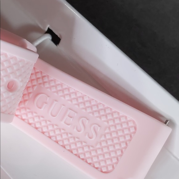 🎉 3/$20 👯‍♀️Host Pick⚡️NEW Guess Connect 20mm Silicone Band(fits 41mm case) - Picture 9 of 11
